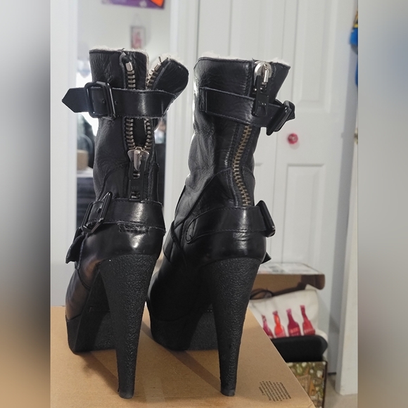 Burberry Authentic Biker Ankle Shearling Lined Boot In Black Size 9 (40) - Picture 3 of 16